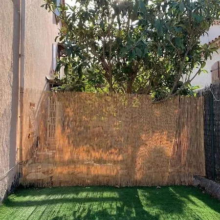 Rez De Avec Place De Parking Et Vue Mer. La Ciotat