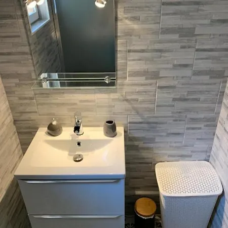 Rez De Avec Place De Parking Et Vue Mer. La Ciotat