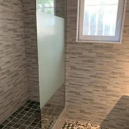 Rez De Avec Place De Parking Et Vue Mer. * La Ciotat